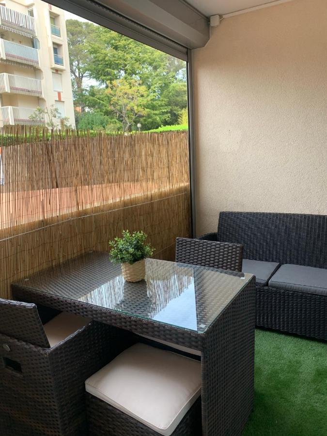 Chaleureux Appartement Face Au Port Sta Lucia, Tout A Pieds, Wifi Saint-Raphael  Bagian luar foto