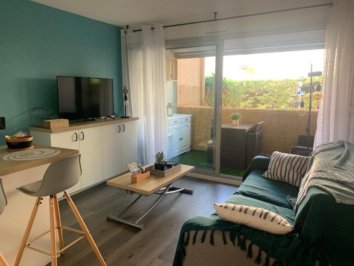 Chaleureux Appartement Face Au Port Sta Lucia, Tout A Pieds, Wifi Saint-Raphael  Bagian luar foto