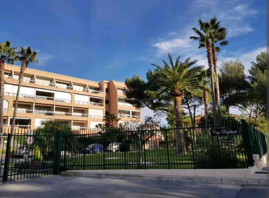 Chaleureux Appartement Face Au Port Sta Lucia, Tout A Pieds, Wifi Saint-Raphael  Bagian luar foto