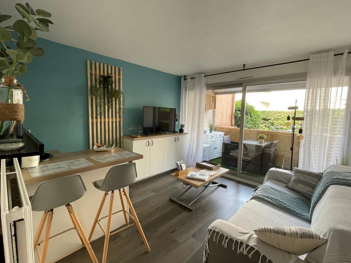 Chaleureux Appartement Face Au Port Sta Lucia, Tout A Pieds, Wifi Saint-Raphael  Bagian luar foto
